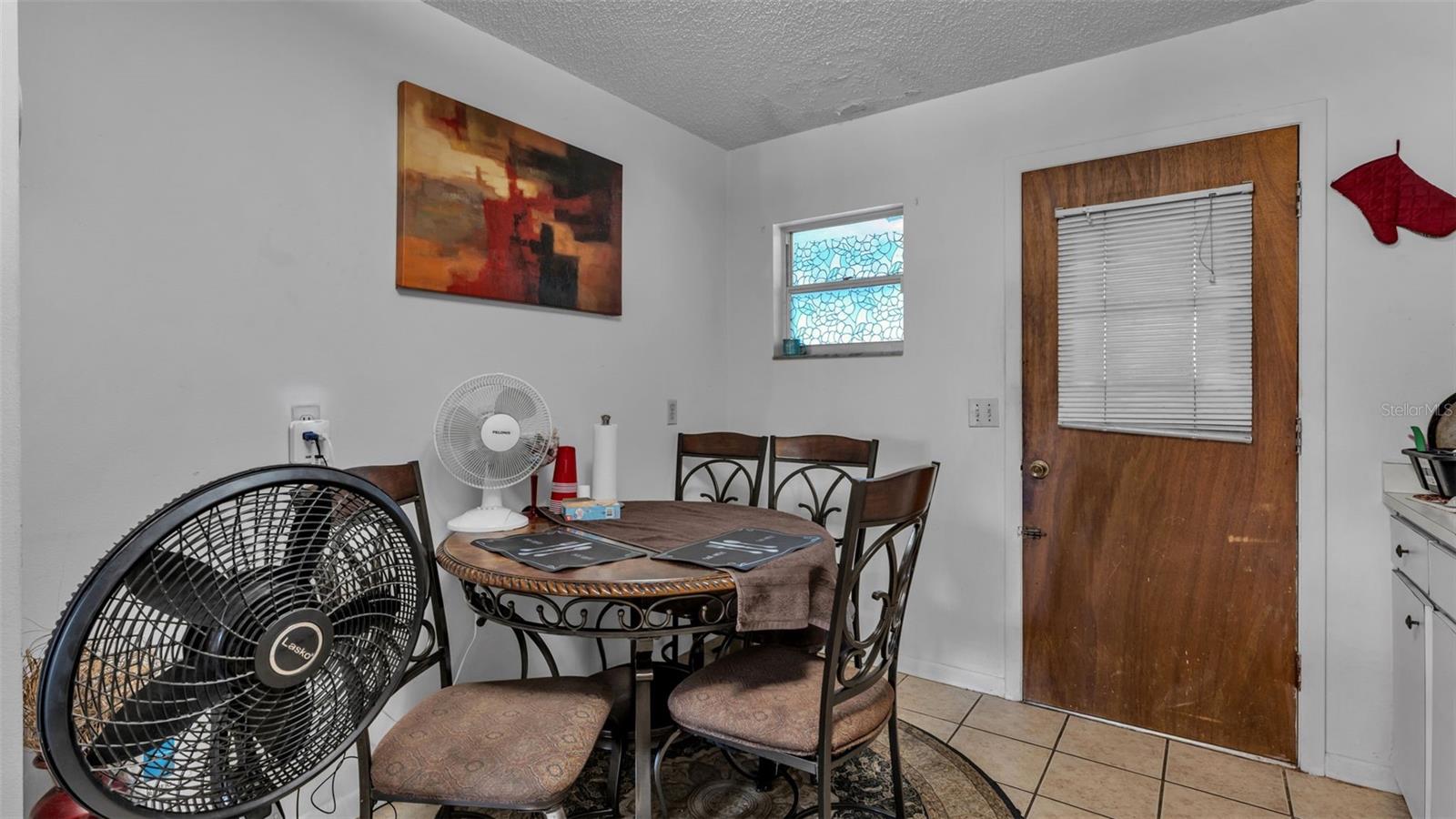 Image 19 of 32 For 860 Charmil Avenue