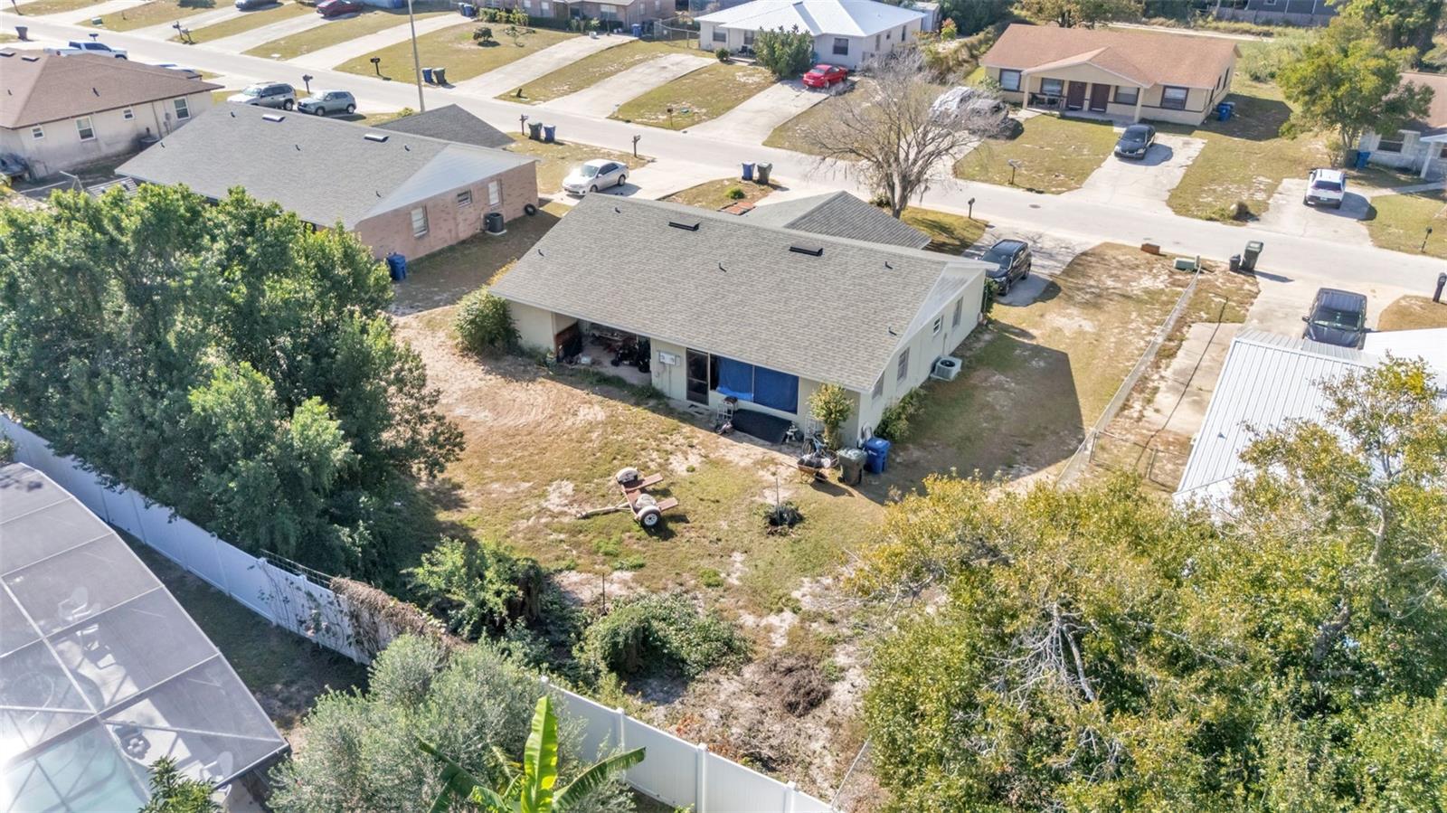 Image 28 of 32 For 860 Charmil Avenue