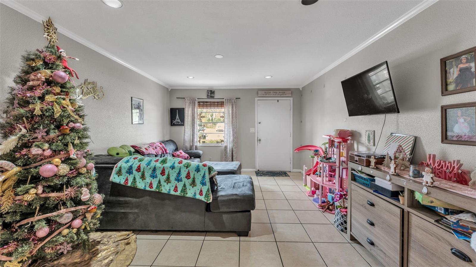 Image 4 of 32 For 860 Charmil Avenue