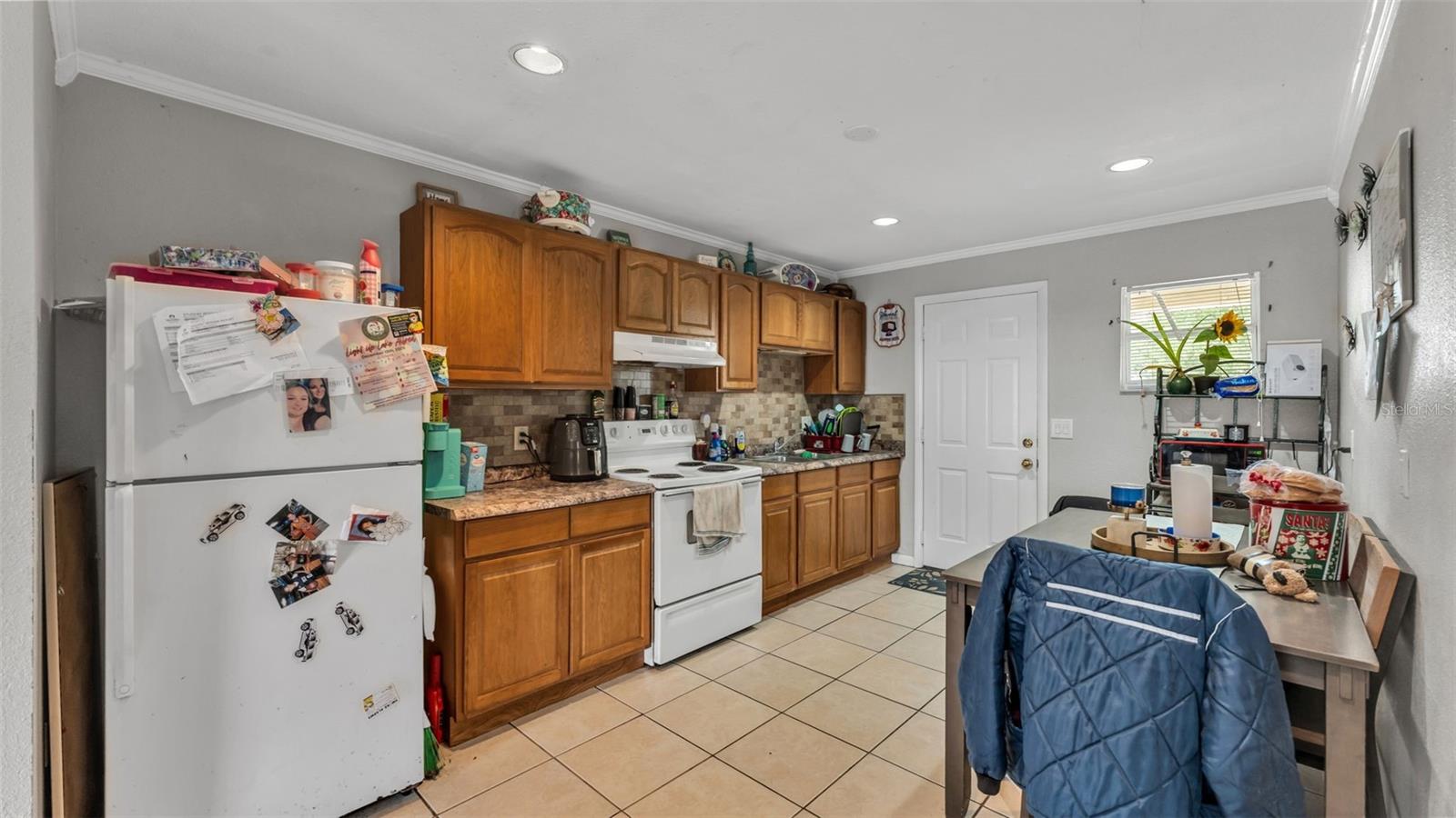 Image 5 of 32 For 860 Charmil Avenue