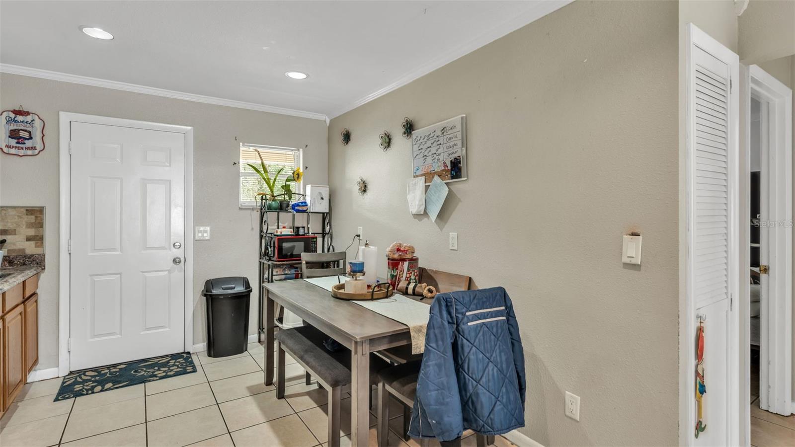 Image 7 of 32 For 860 Charmil Avenue