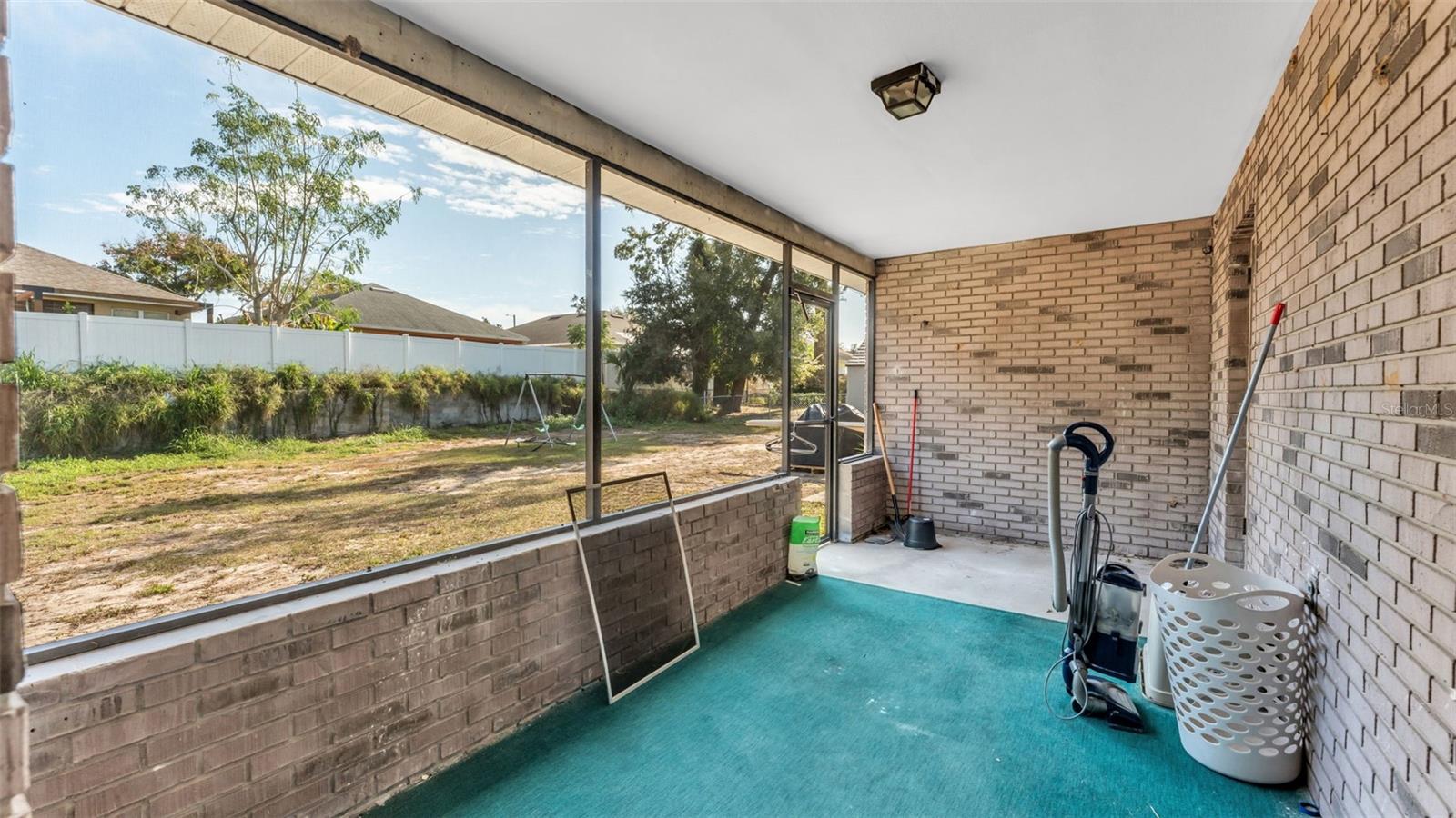 Image 14 of 38 For 880 Charmil Avenue