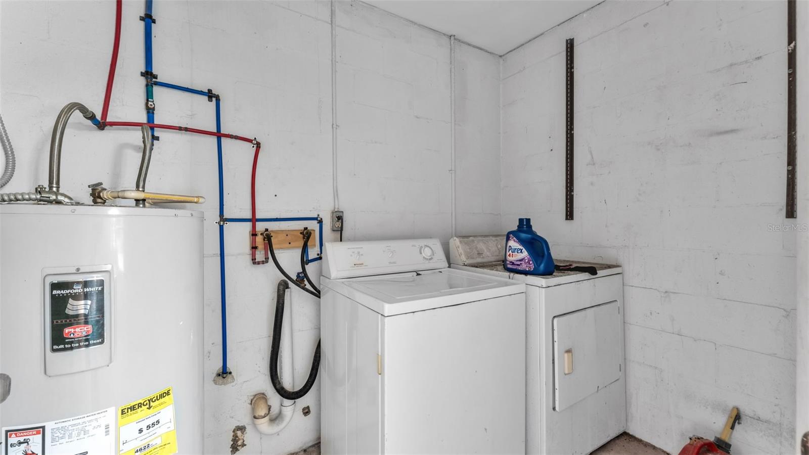 Image 15 of 38 For 880 Charmil Avenue