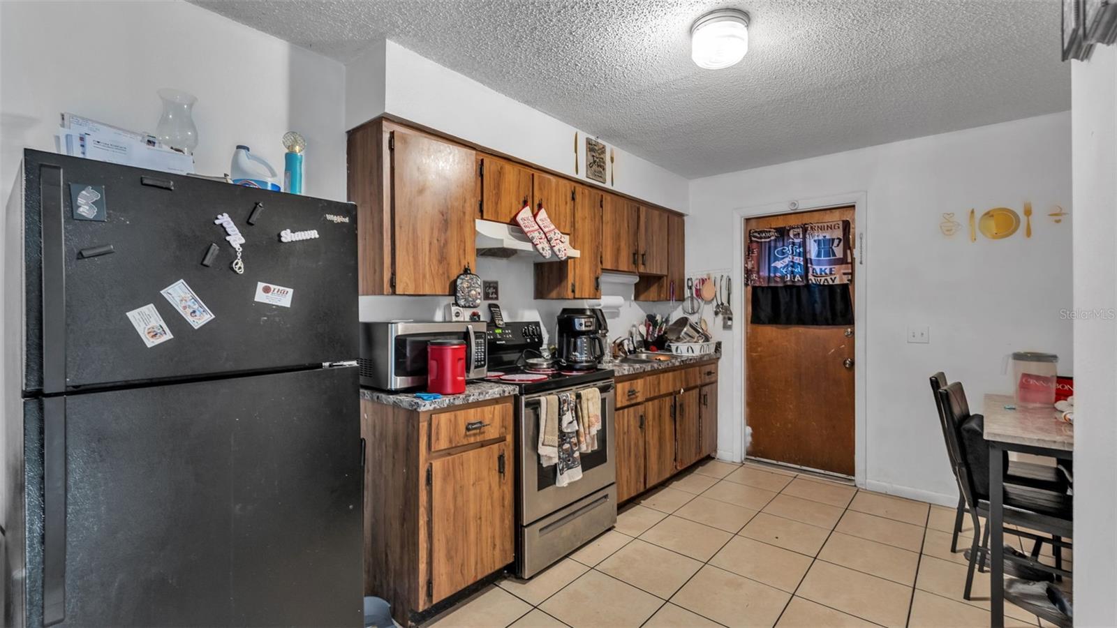 Image 19 of 38 For 880 Charmil Avenue