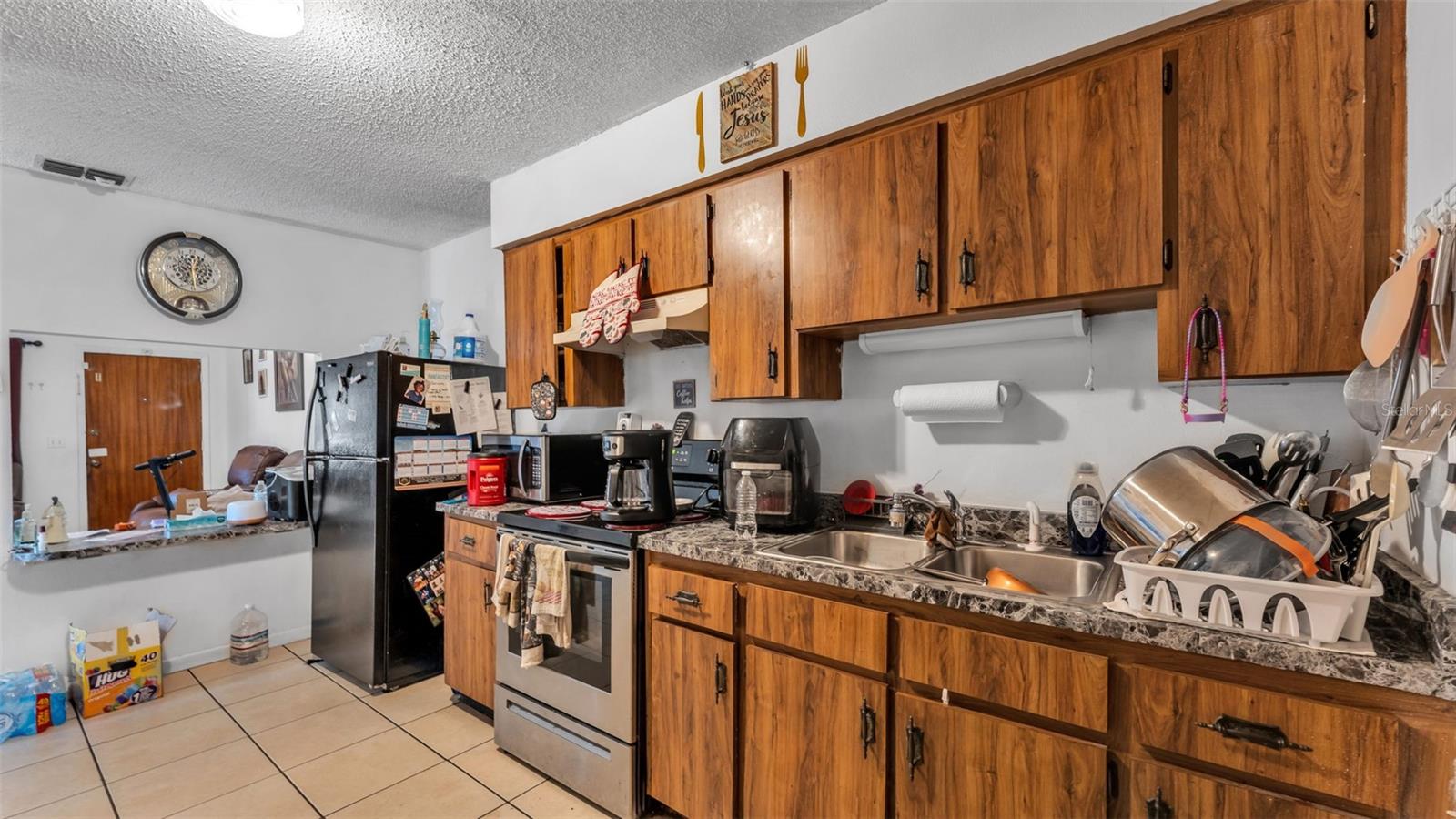 Image 20 of 38 For 880 Charmil Avenue