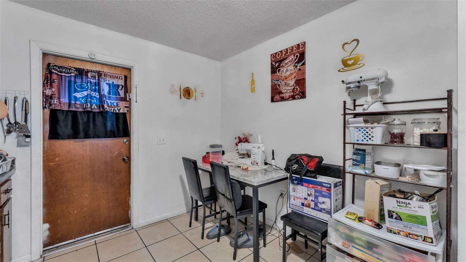 Image 21 of 38 For 880 Charmil Avenue