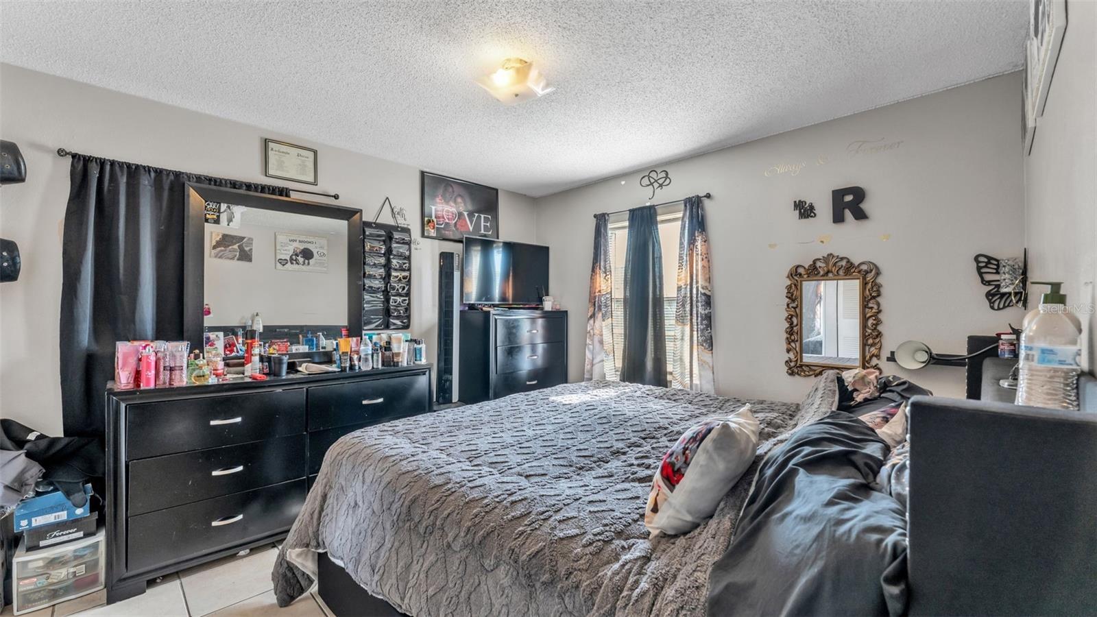 Image 22 of 38 For 880 Charmil Avenue