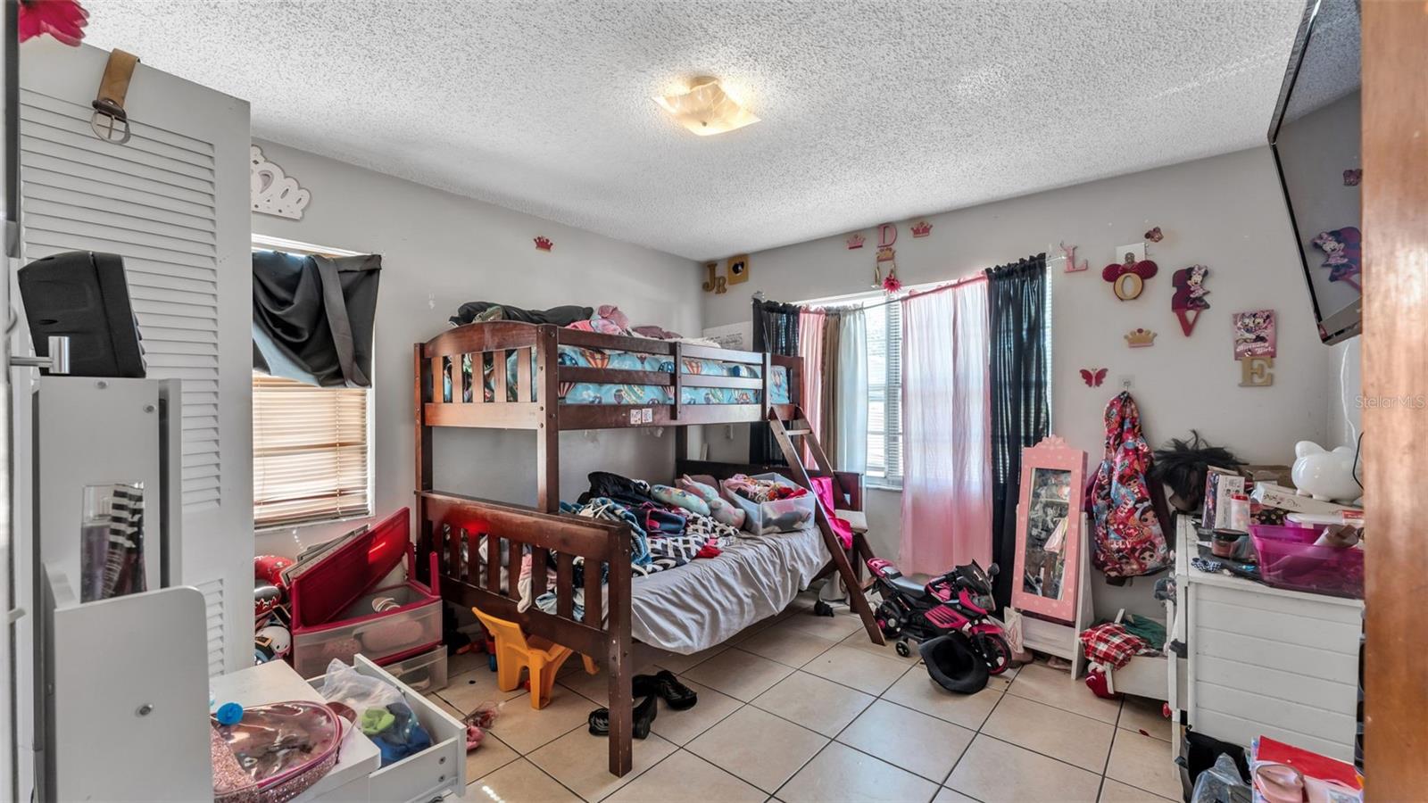 Image 25 of 38 For 880 Charmil Avenue