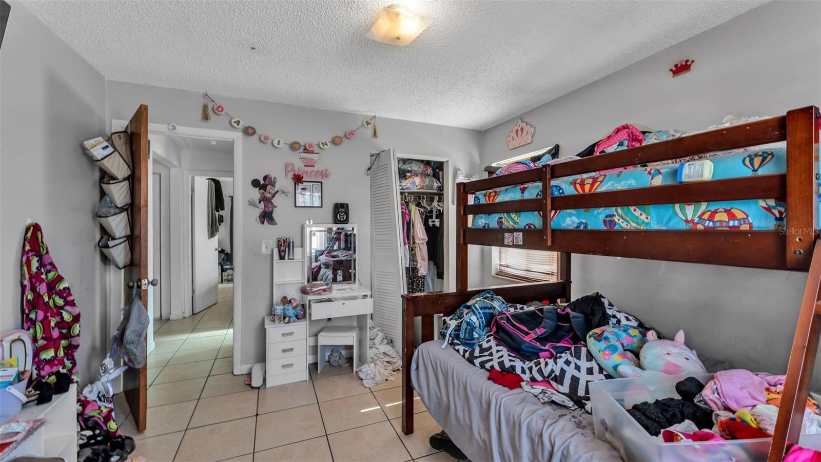 Image 26 of 38 For 880 Charmil Avenue