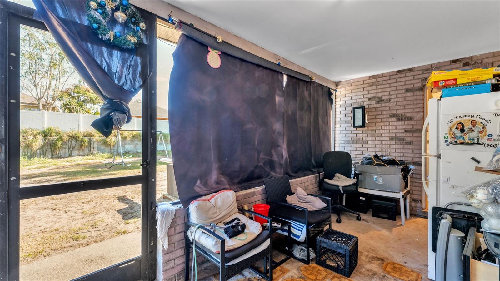 Image 27 of 38 For 880 Charmil Avenue