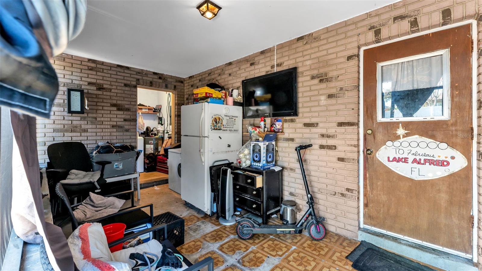 Image 28 of 38 For 880 Charmil Avenue