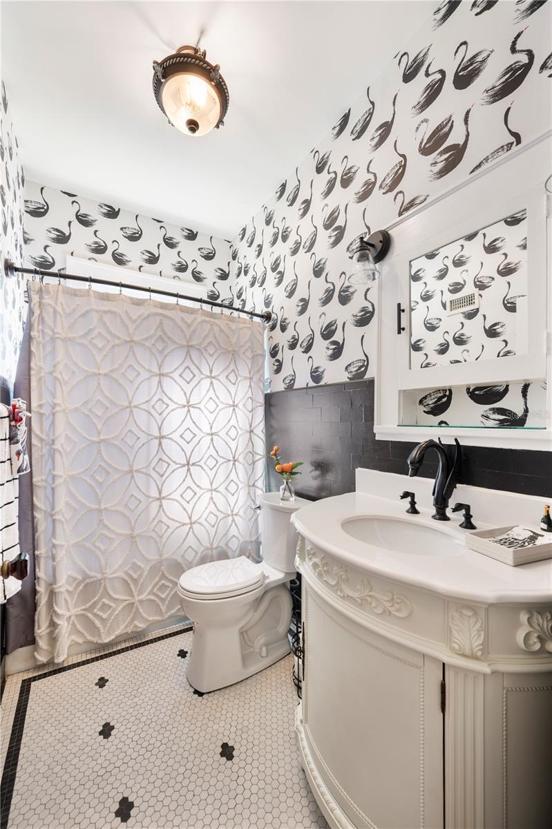 Image 17 of 95 For 2214 Coventry Avenue