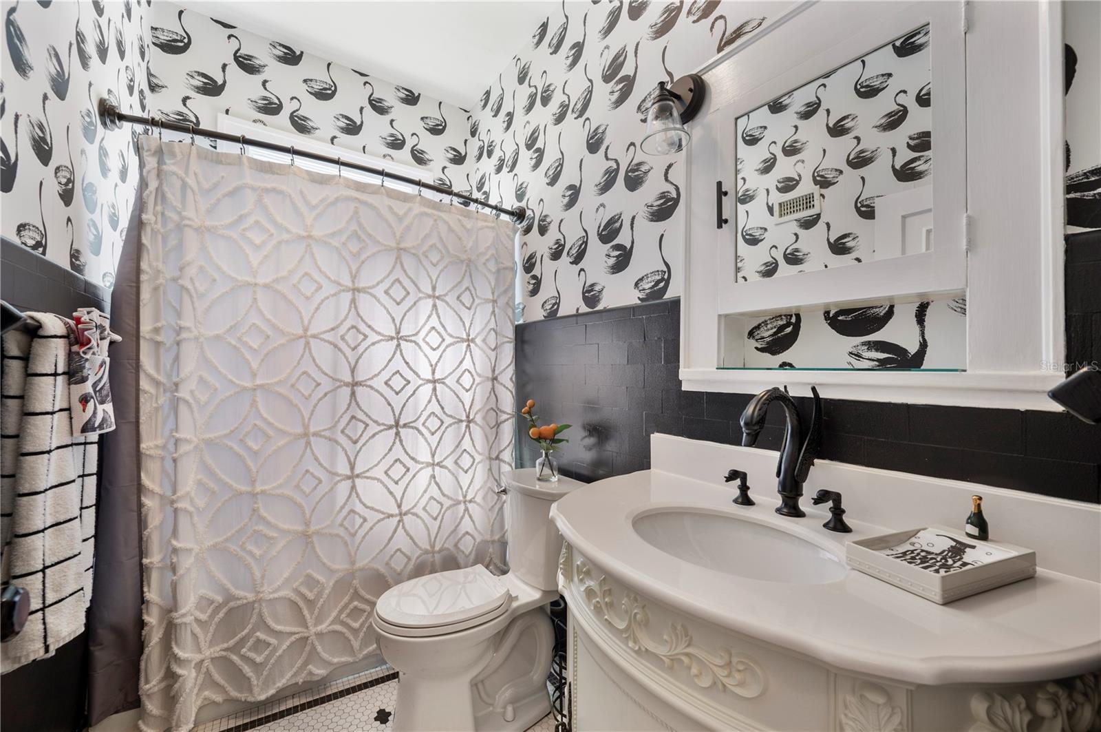 Image 18 of 95 For 2214 Coventry Avenue