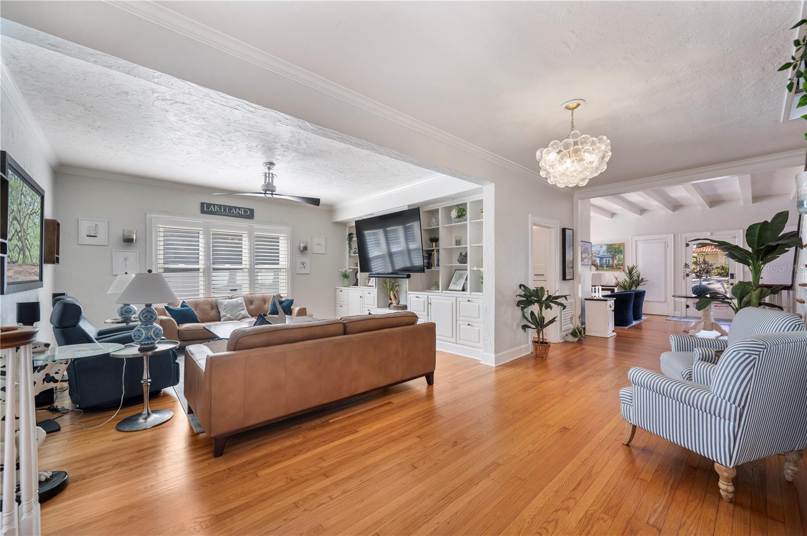 Image 19 of 95 For 2214 Coventry Avenue