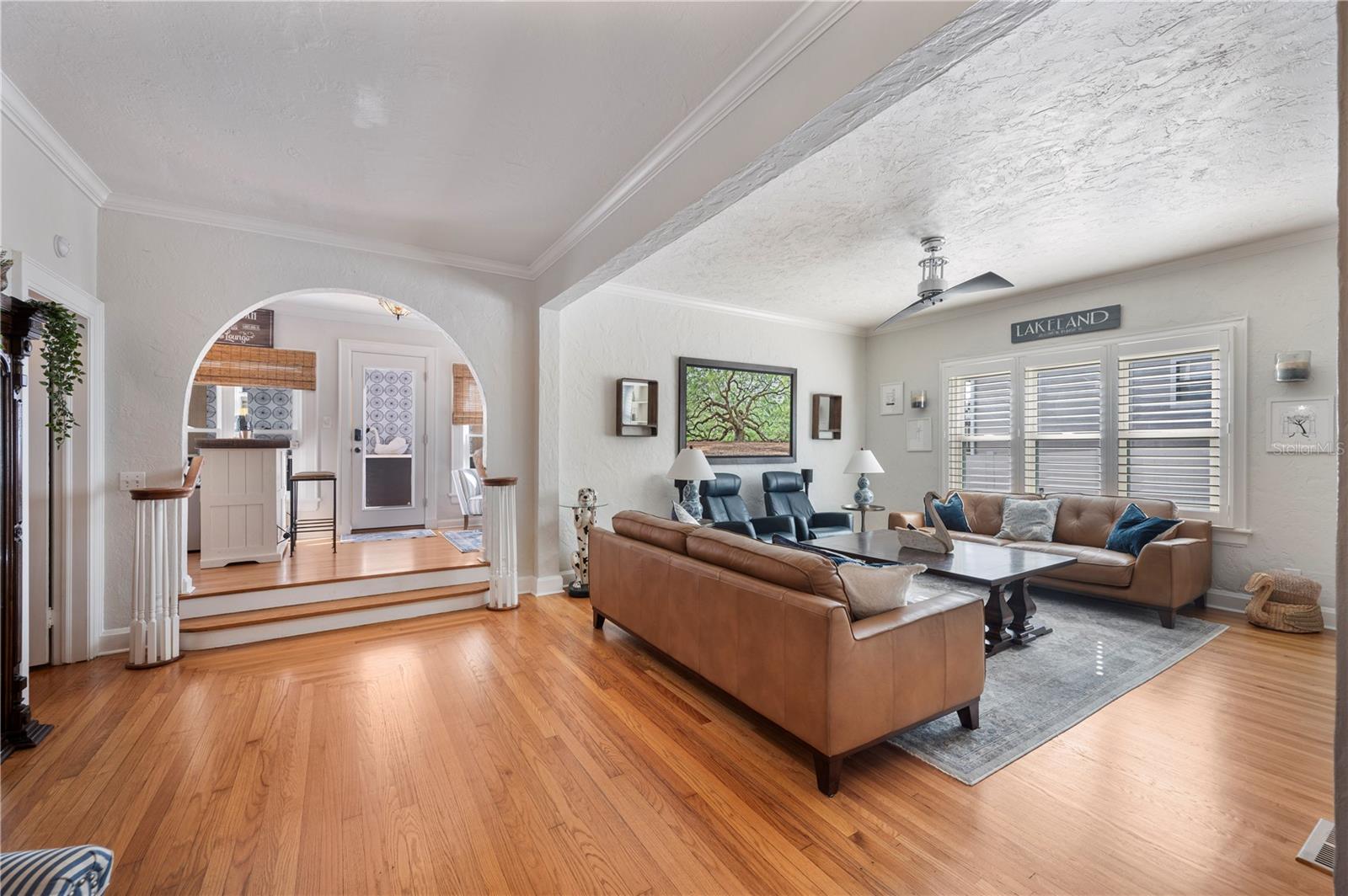 Image 23 of 95 For 2214 Coventry Avenue