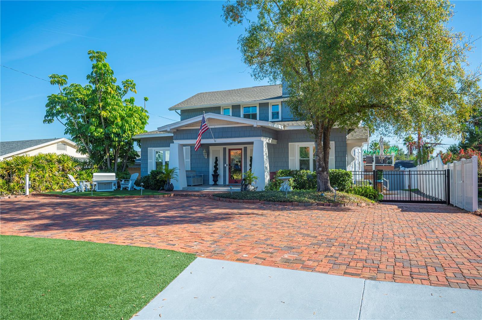 Image 4 of 95 For 2214 Coventry Avenue