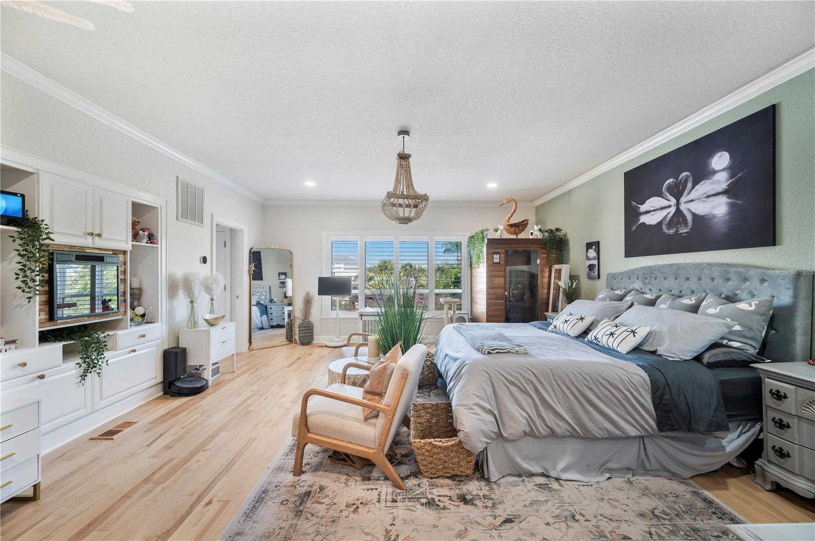 Image 45 of 95 For 2214 Coventry Avenue