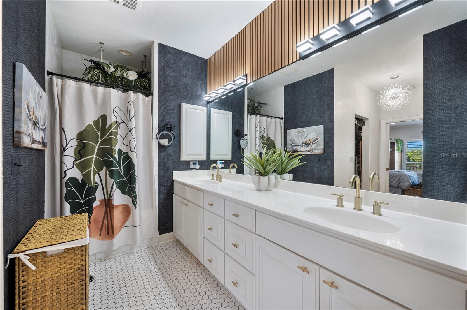 Image 47 of 95 For 2214 Coventry Avenue