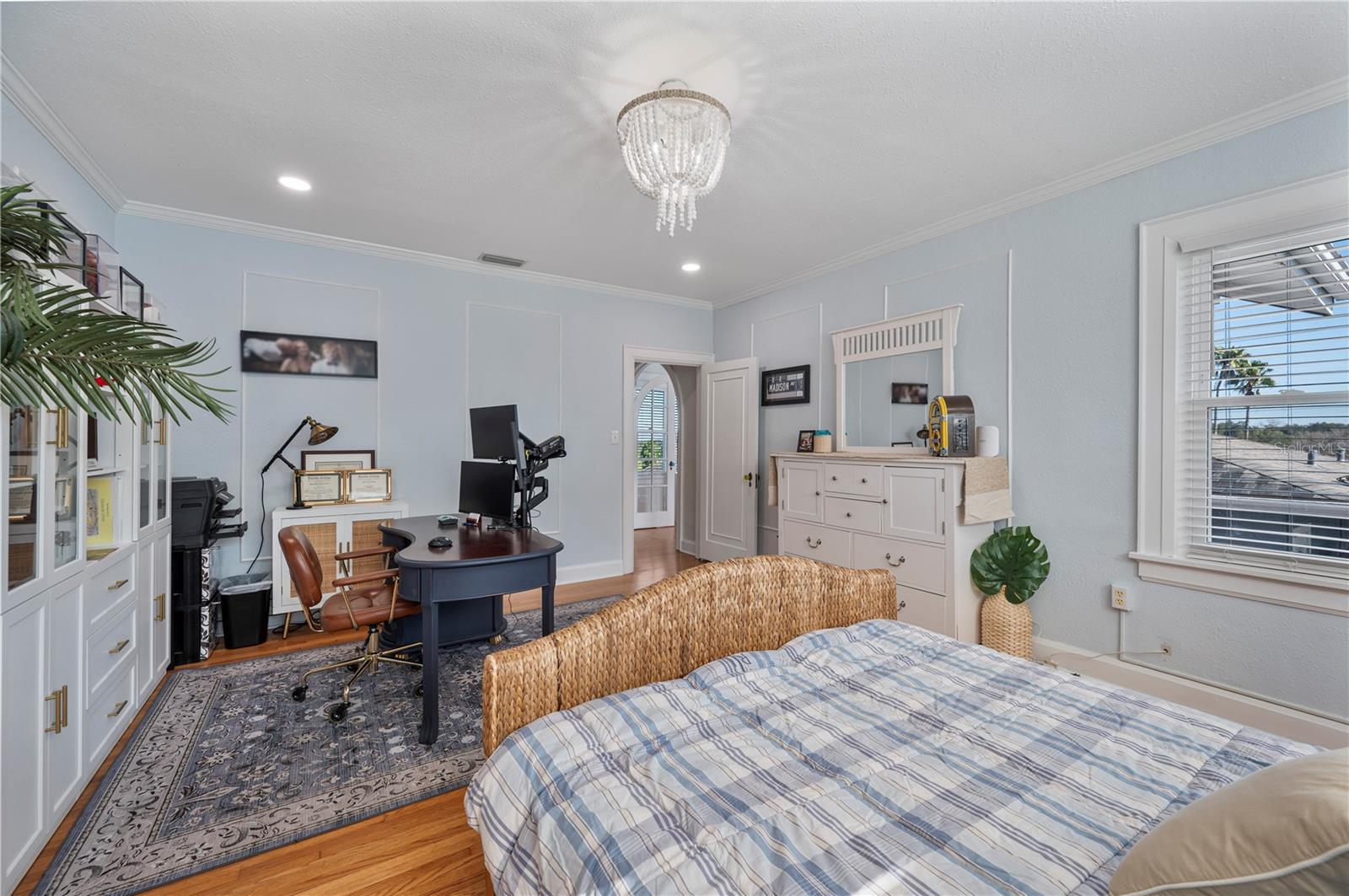 Image 59 of 95 For 2214 Coventry Avenue