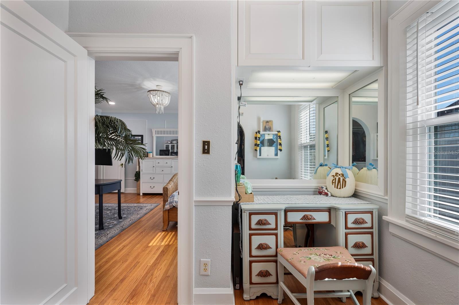 Image 61 of 95 For 2214 Coventry Avenue