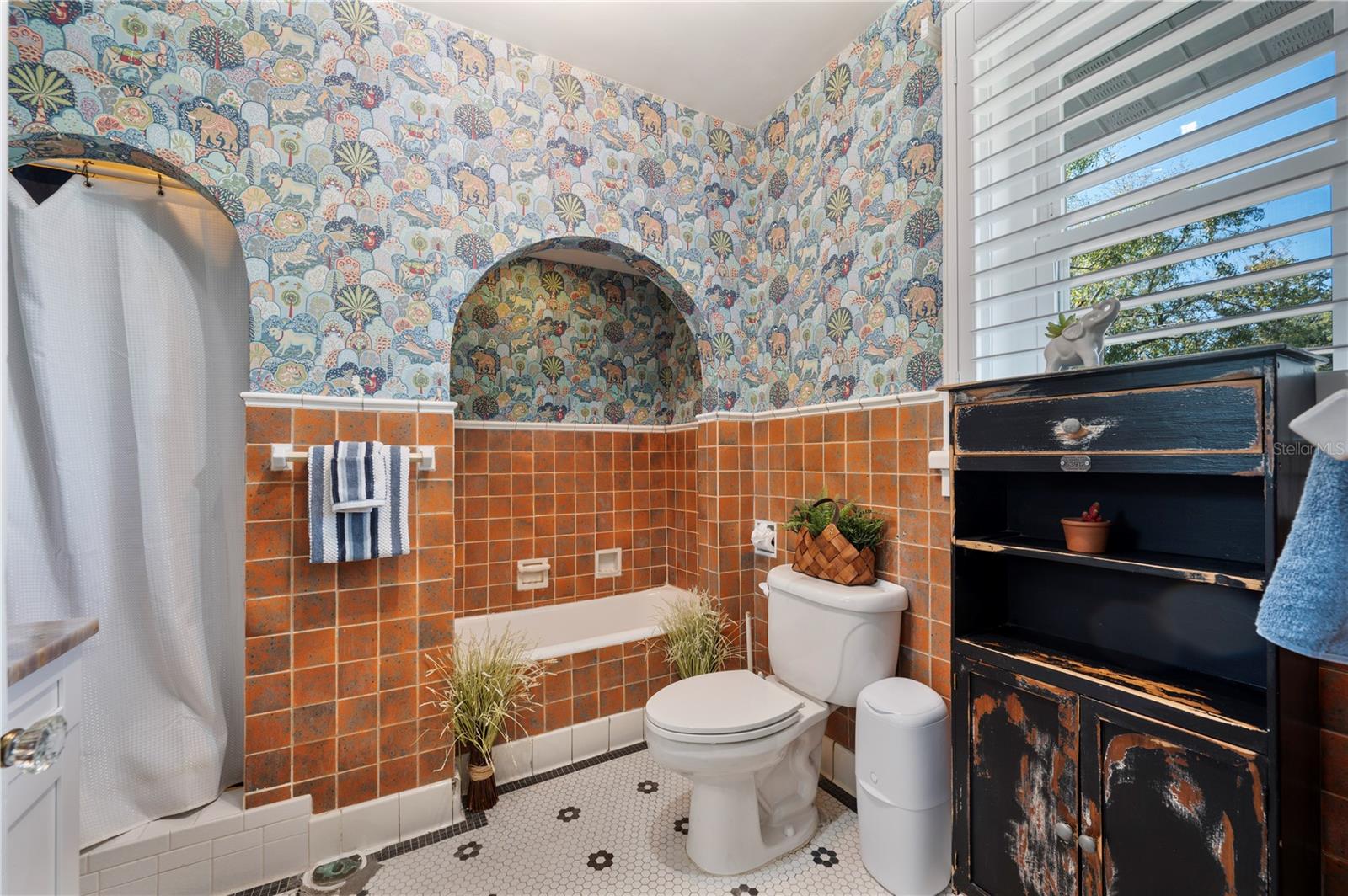 Image 62 of 95 For 2214 Coventry Avenue