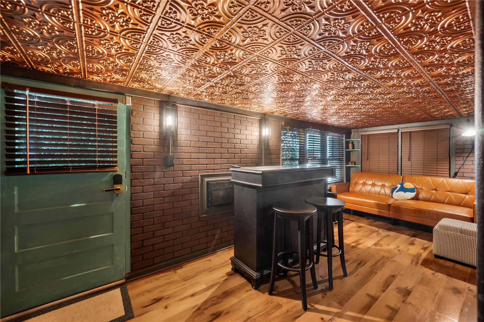 Image 65 of 95 For 2214 Coventry Avenue