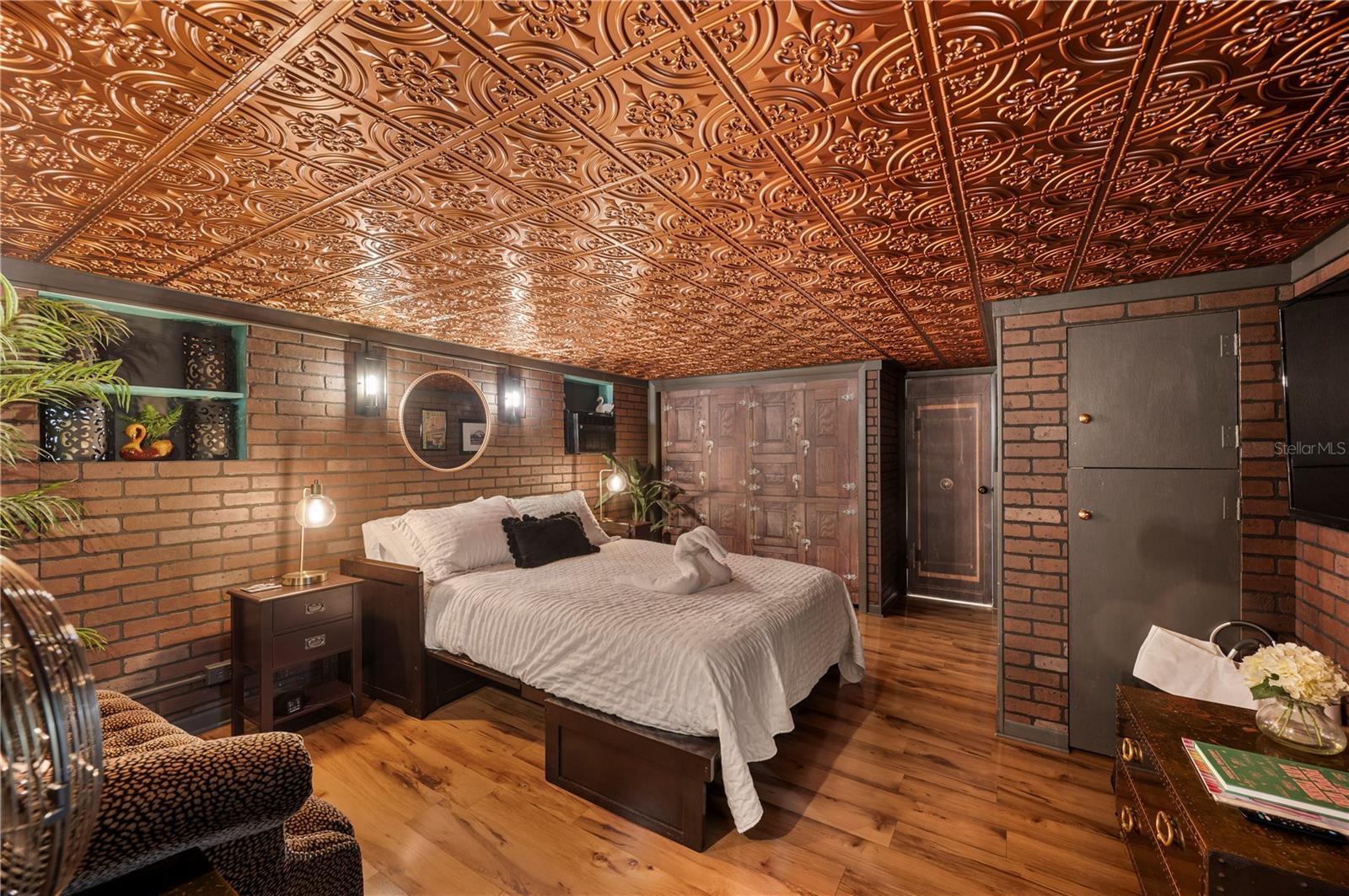 Image 68 of 95 For 2214 Coventry Avenue