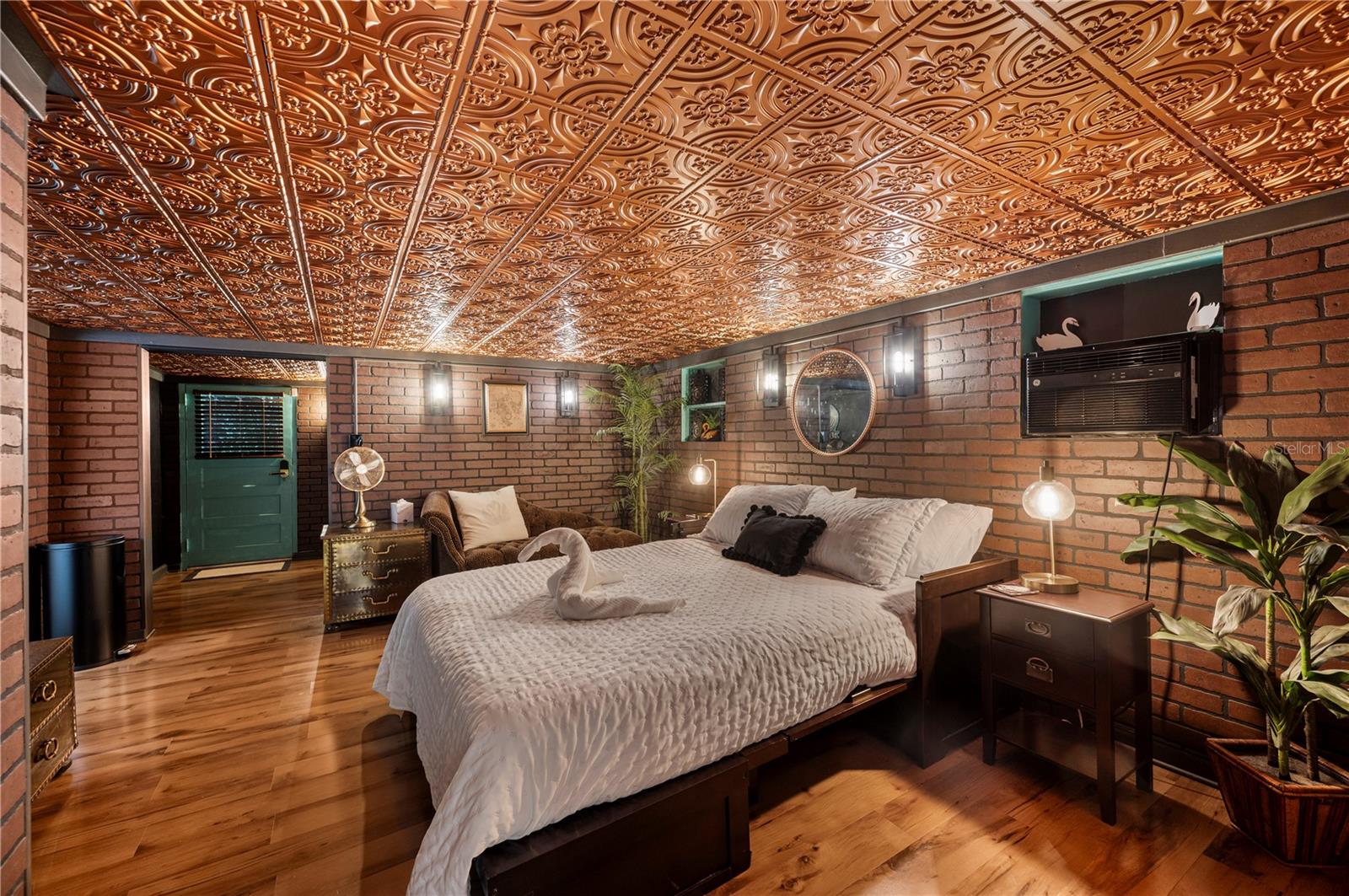 Image 69 of 95 For 2214 Coventry Avenue