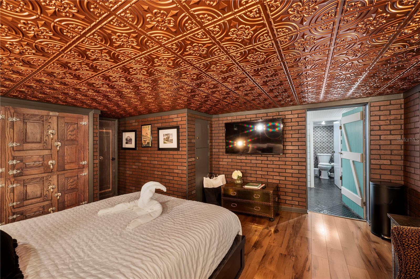 Image 70 of 95 For 2214 Coventry Avenue