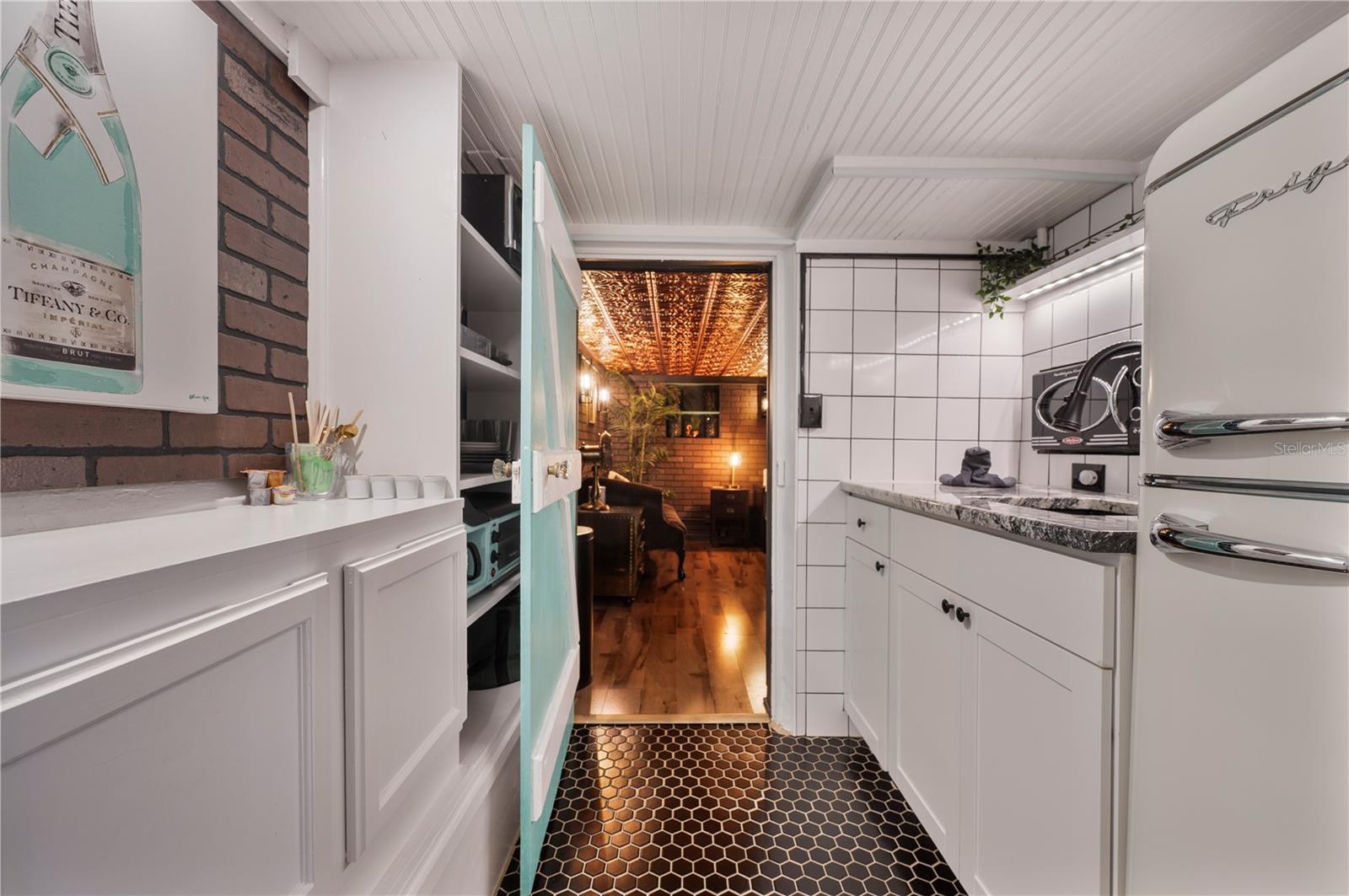 Image 72 of 95 For 2214 Coventry Avenue