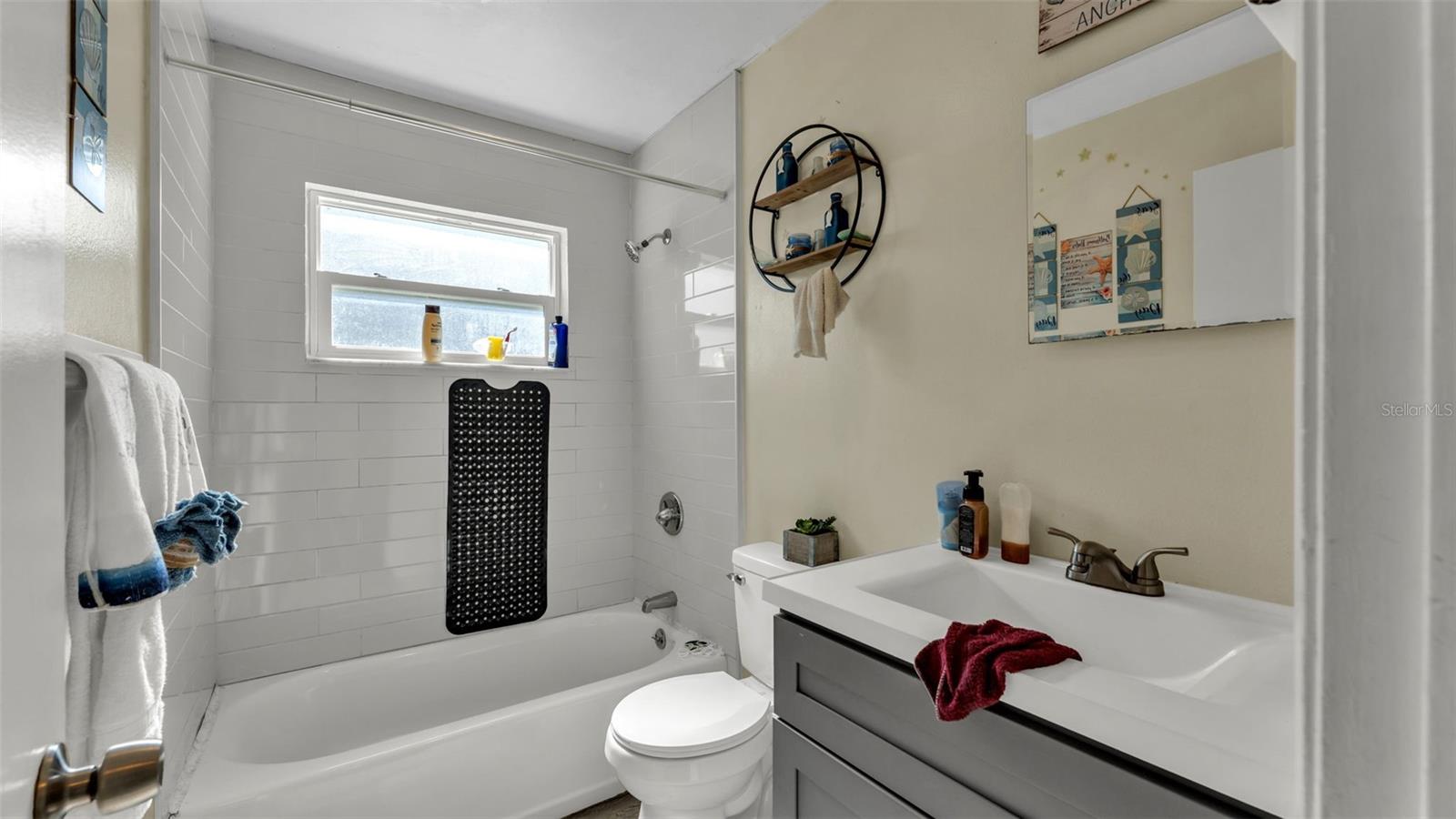 Image 10 of 38 For 913 Charmil Avenue