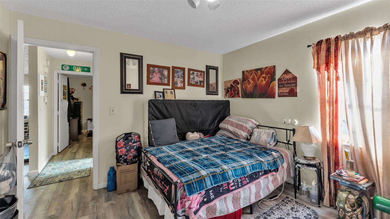 Image 12 of 38 For 913 Charmil Avenue