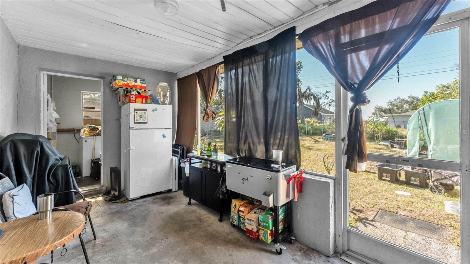 Image 13 of 38 For 913 Charmil Avenue