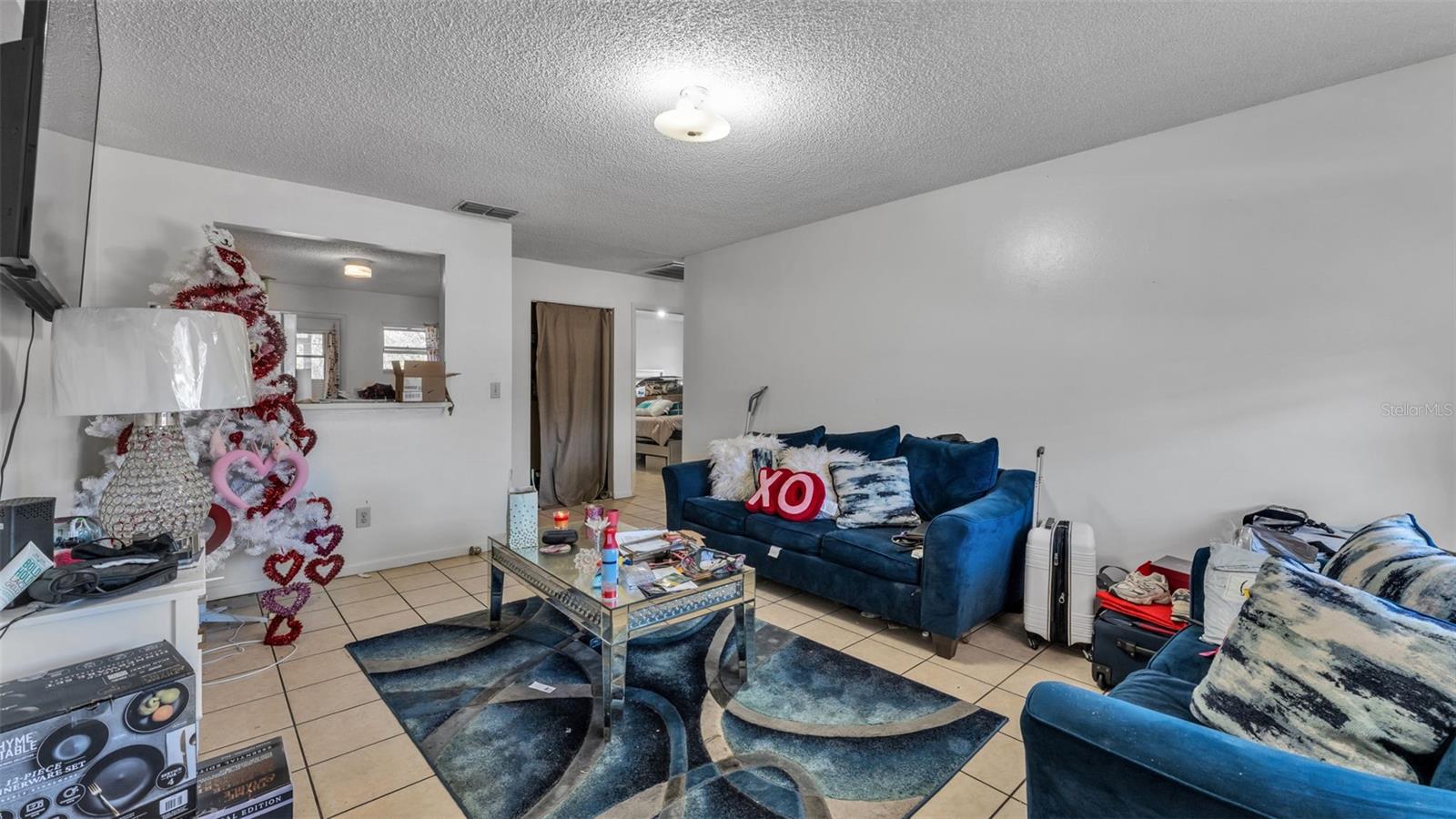 Image 17 of 38 For 913 Charmil Avenue