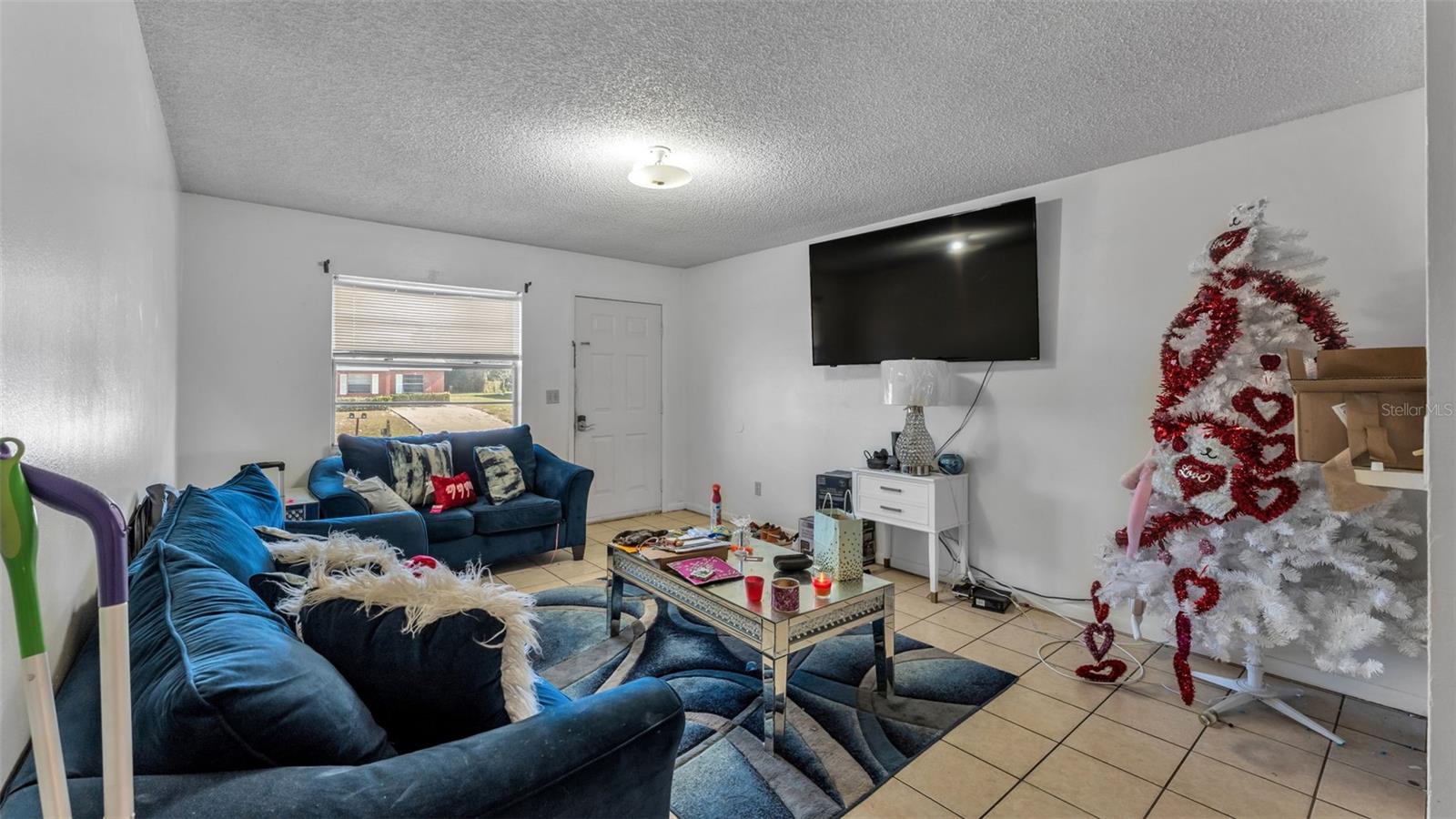 Image 18 of 38 For 913 Charmil Avenue