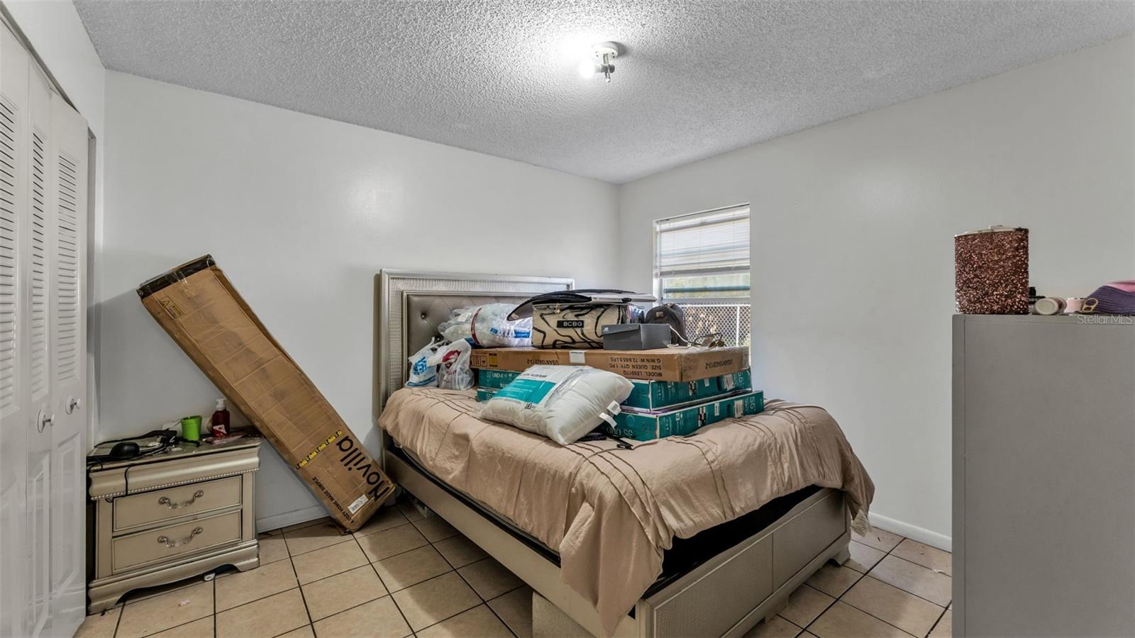 Image 22 of 38 For 913 Charmil Avenue