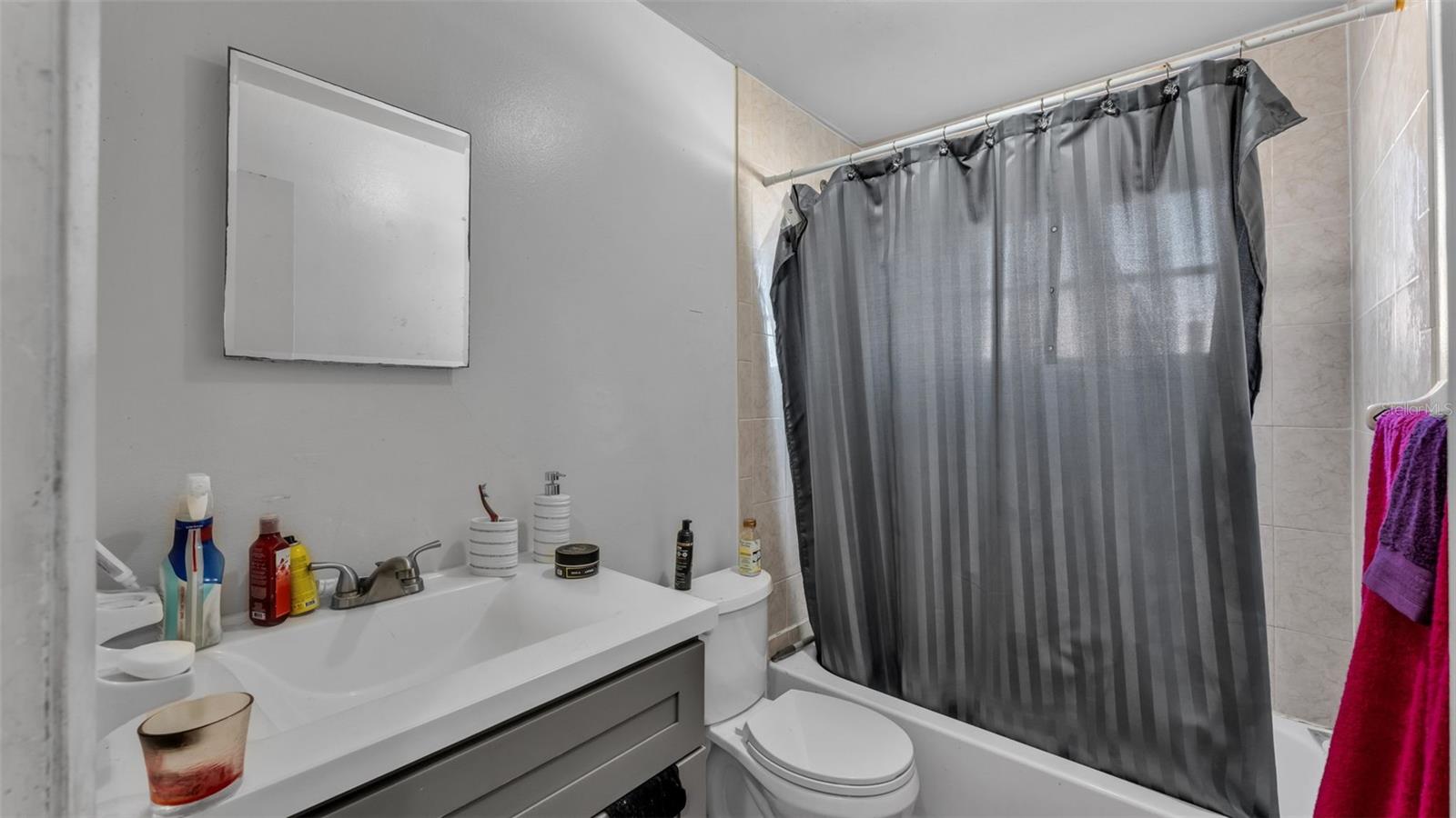 Image 24 of 38 For 913 Charmil Avenue