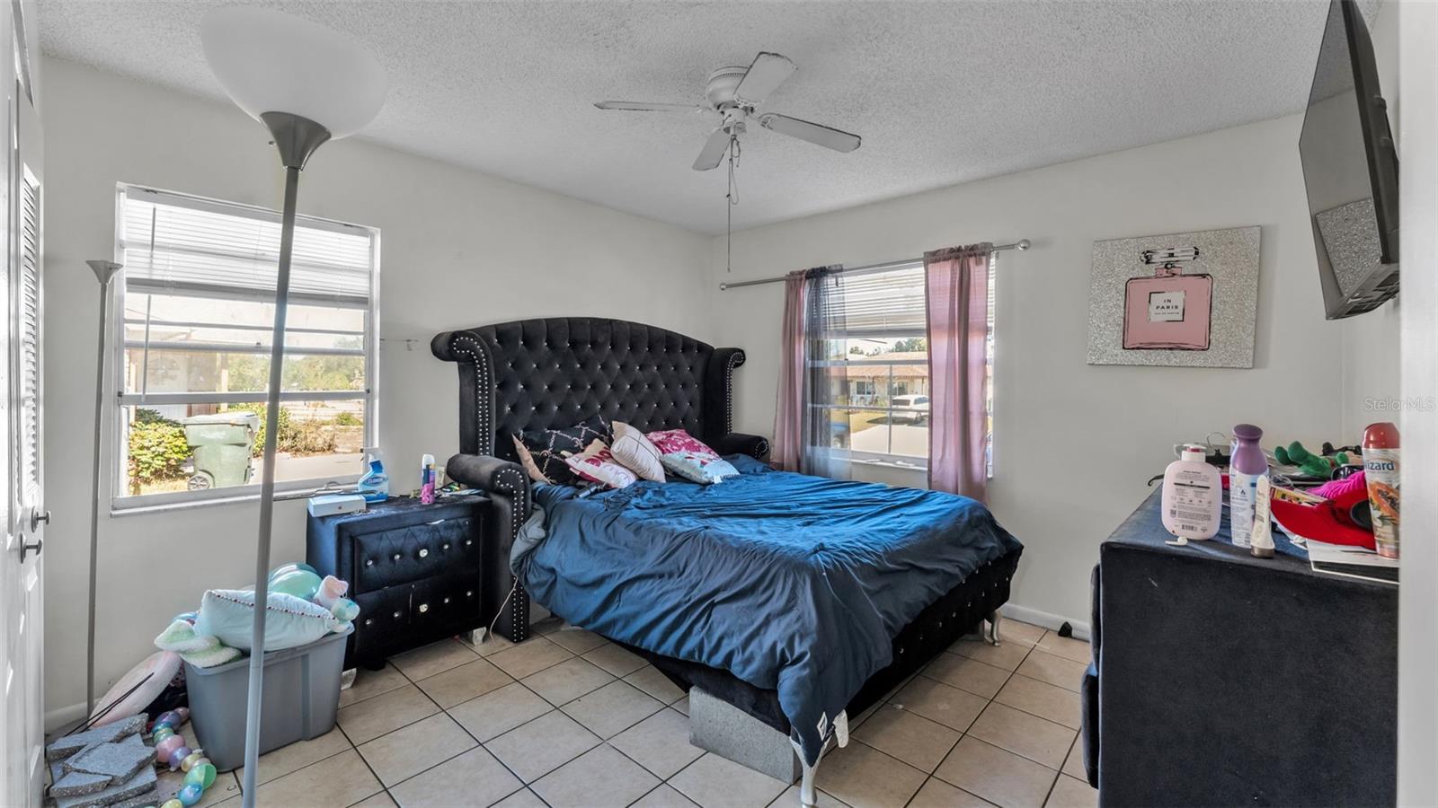 Image 25 of 38 For 913 Charmil Avenue