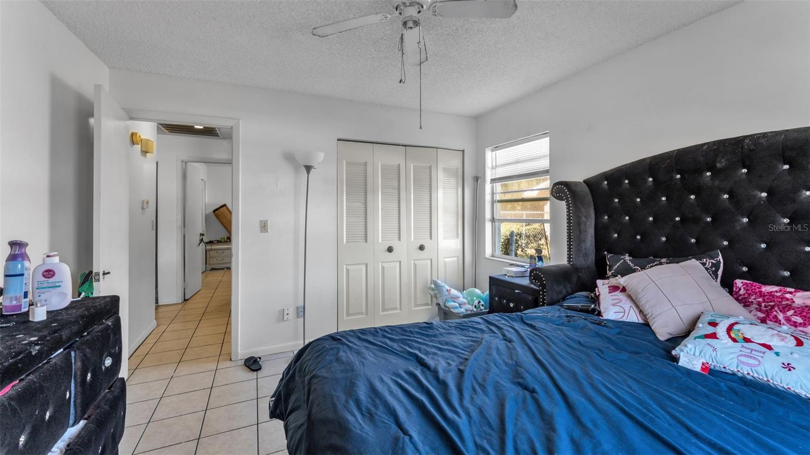 Image 26 of 38 For 913 Charmil Avenue