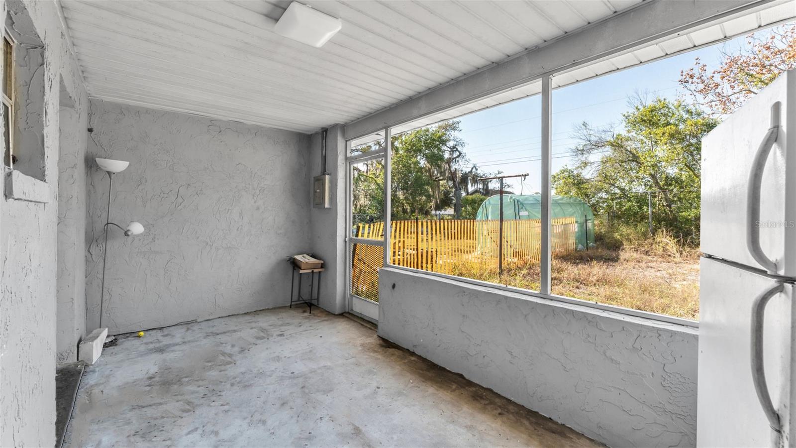 Image 27 of 38 For 913 Charmil Avenue