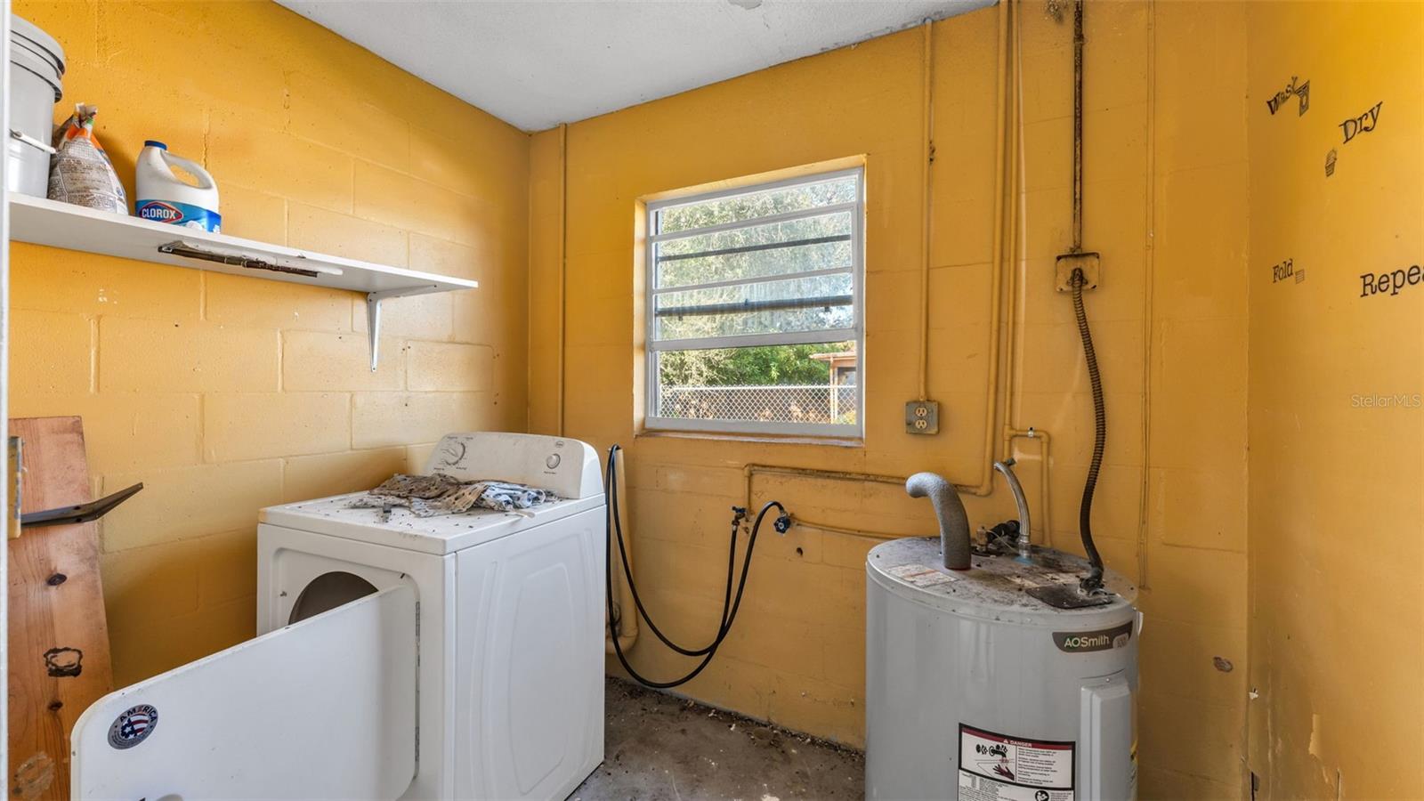 Image 29 of 38 For 913 Charmil Avenue