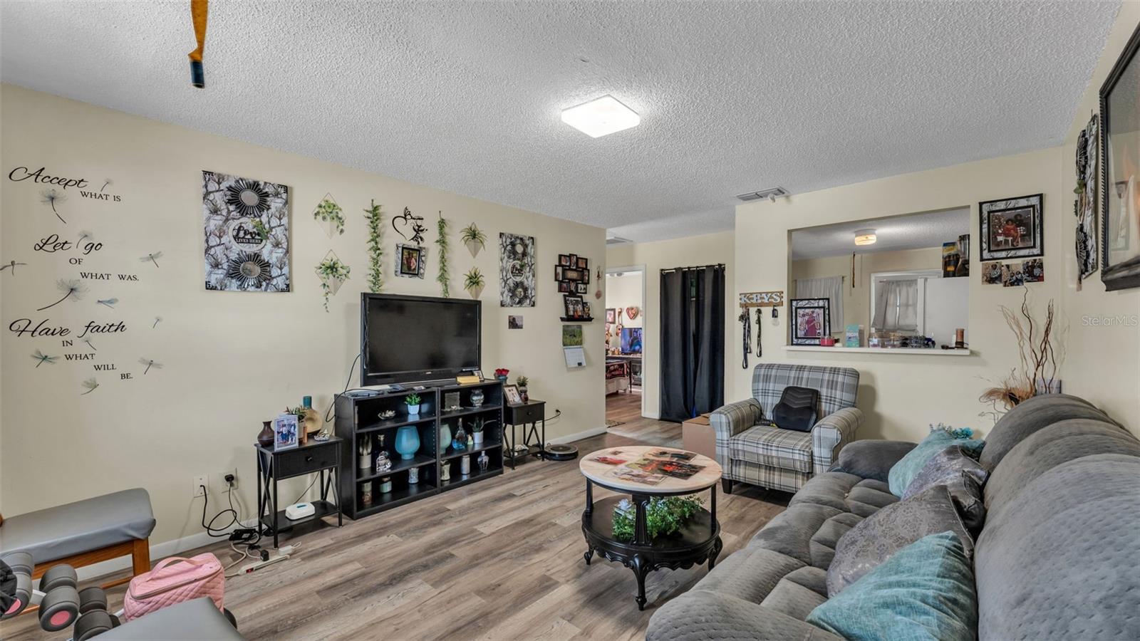 Image 3 of 38 For 913 Charmil Avenue