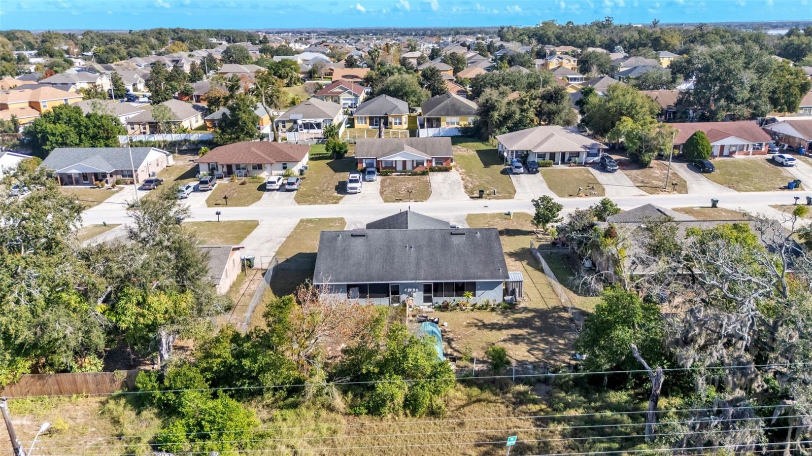 Image 34 of 38 For 913 Charmil Avenue