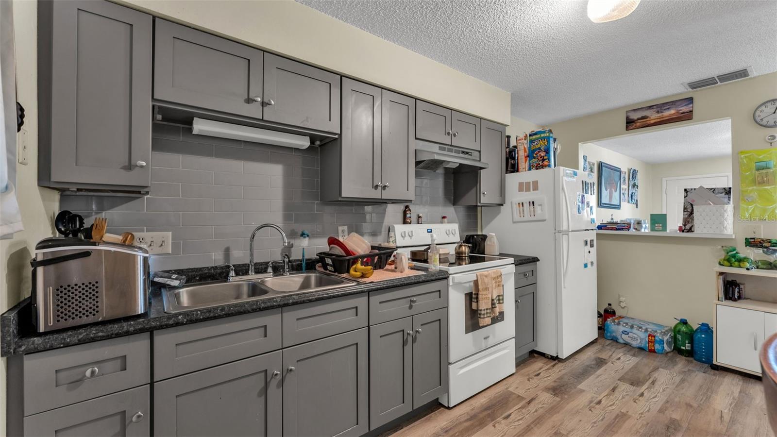 Image 5 of 38 For 913 Charmil Avenue