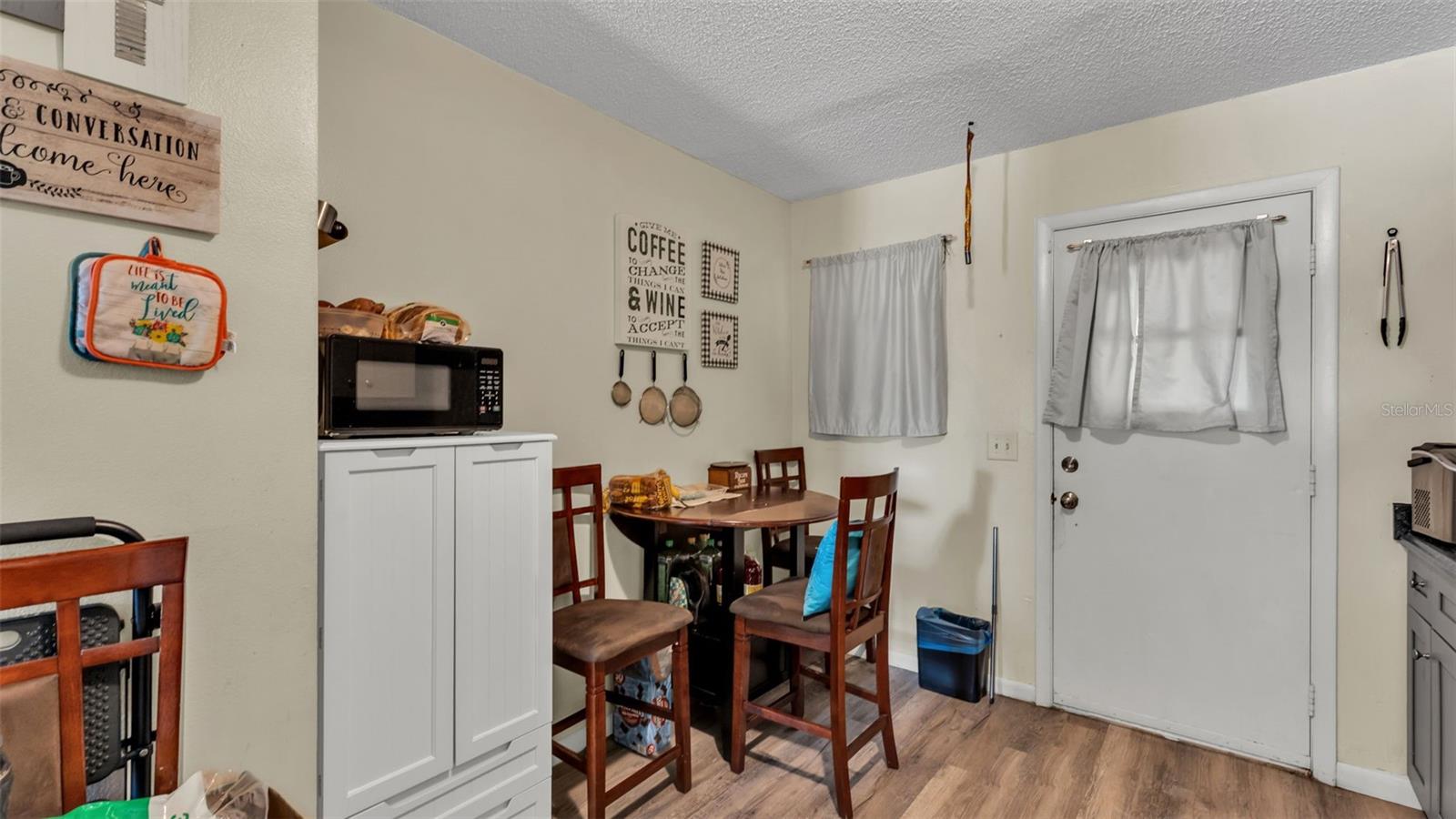 Image 7 of 38 For 913 Charmil Avenue