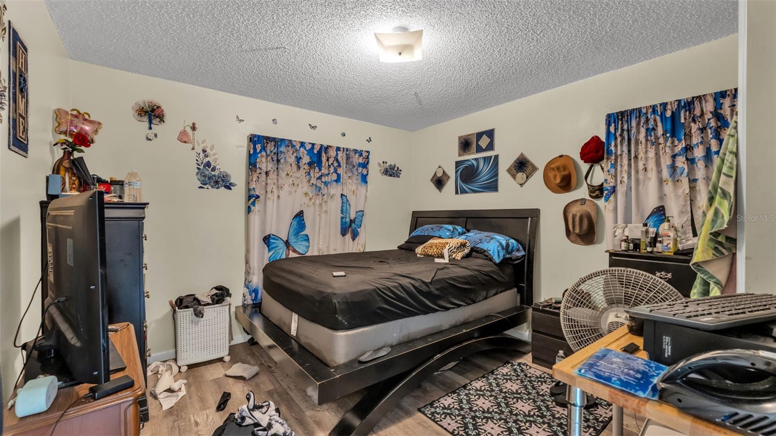 Image 8 of 38 For 913 Charmil Avenue