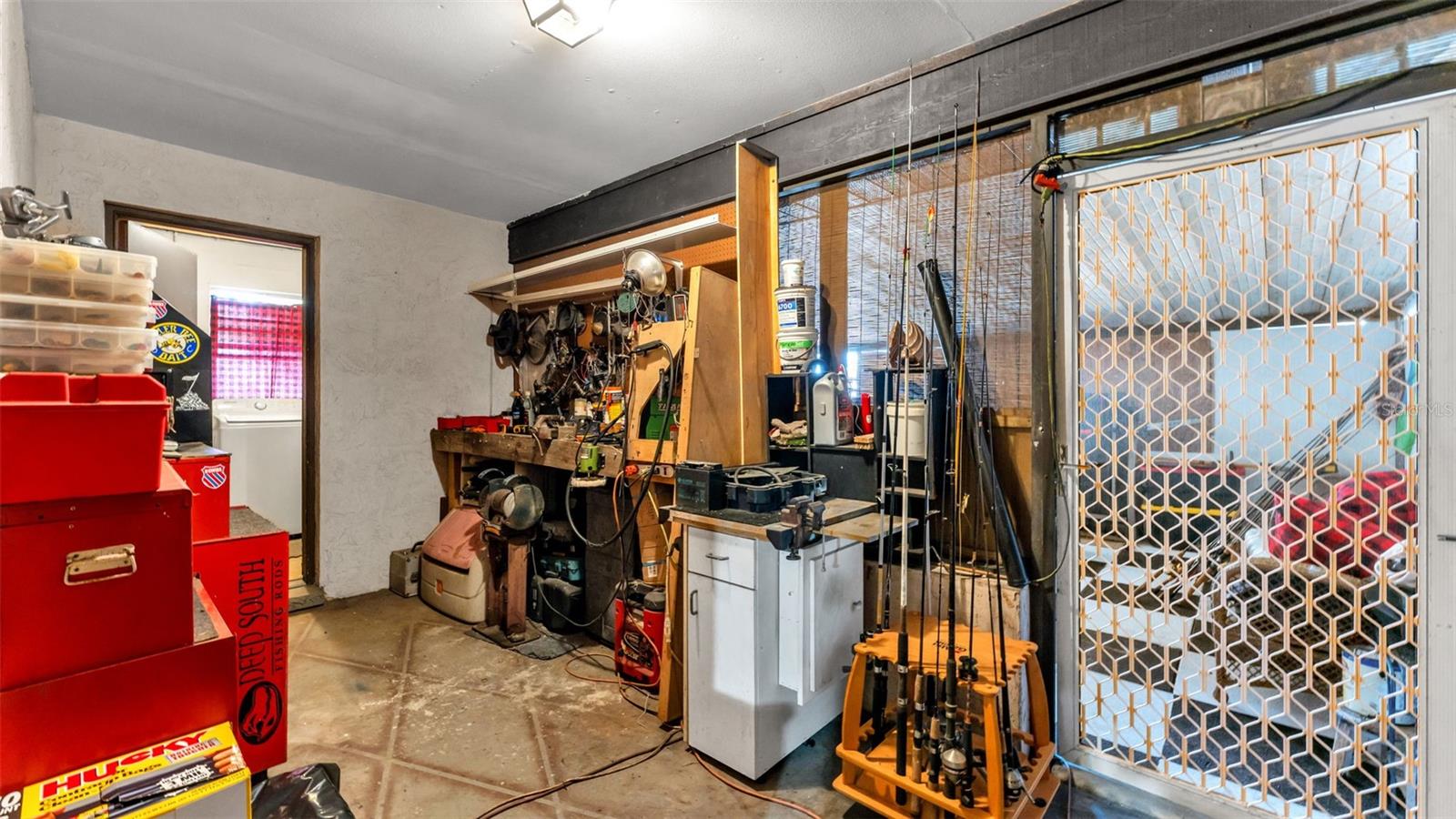 Image 15 of 44 For 950 Charmil Avenue S