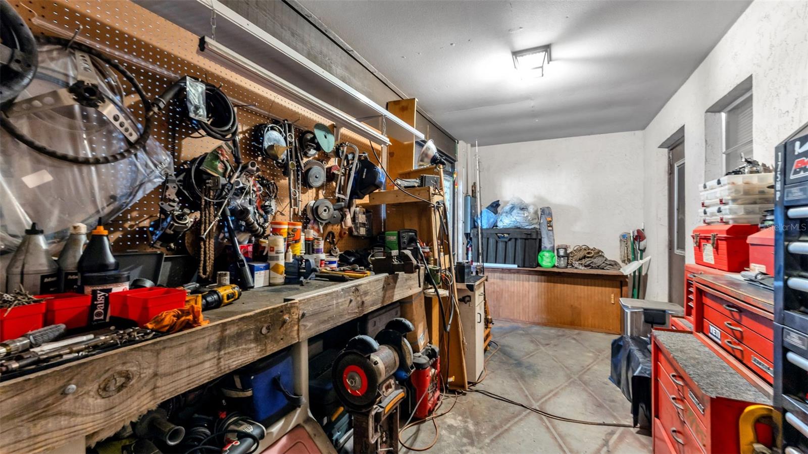 Image 16 of 44 For 950 Charmil Avenue S