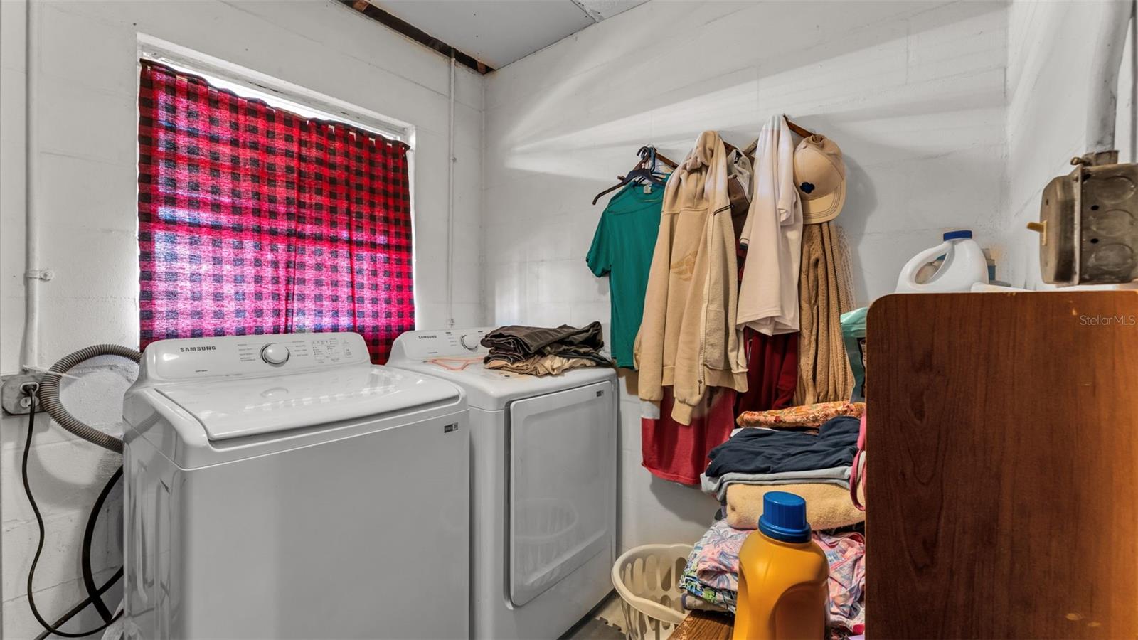 Image 17 of 44 For 950 Charmil Avenue S