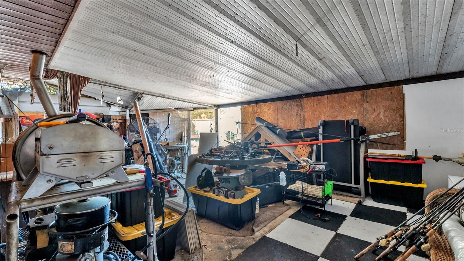 Image 18 of 44 For 950 Charmil Avenue S